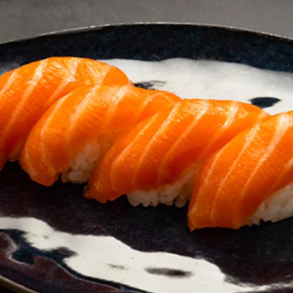 Nigiri de salmón 3u