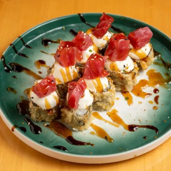 Hosomaki frito de atún 8u