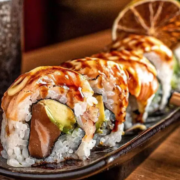 Roll de salmón especial 4u